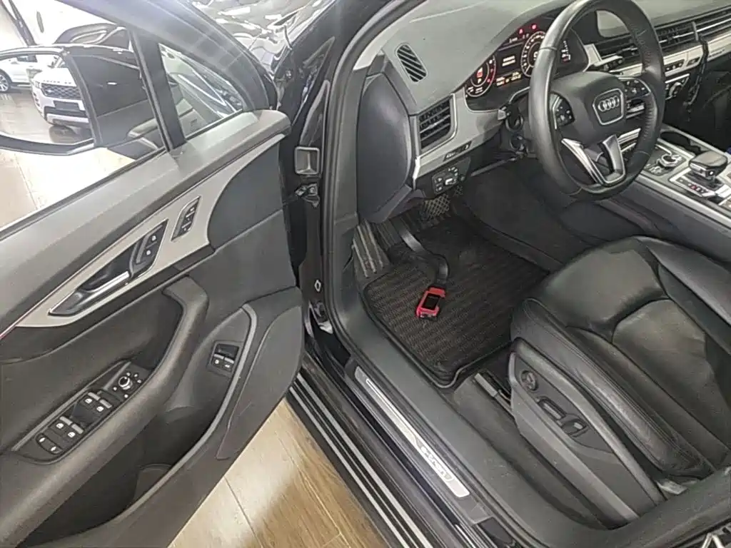 Audi Q7 New Energy 2019 — фото 16