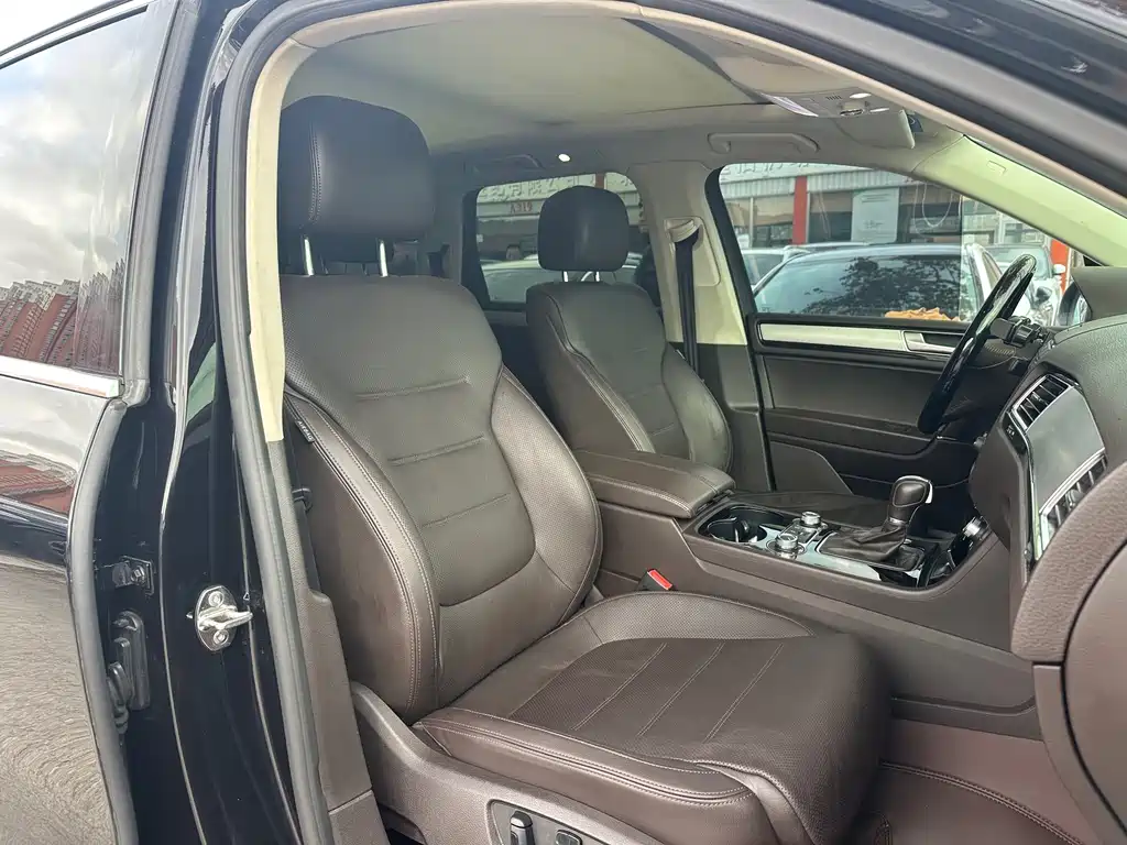 Volkswagen Touareg 2017 — фото 12