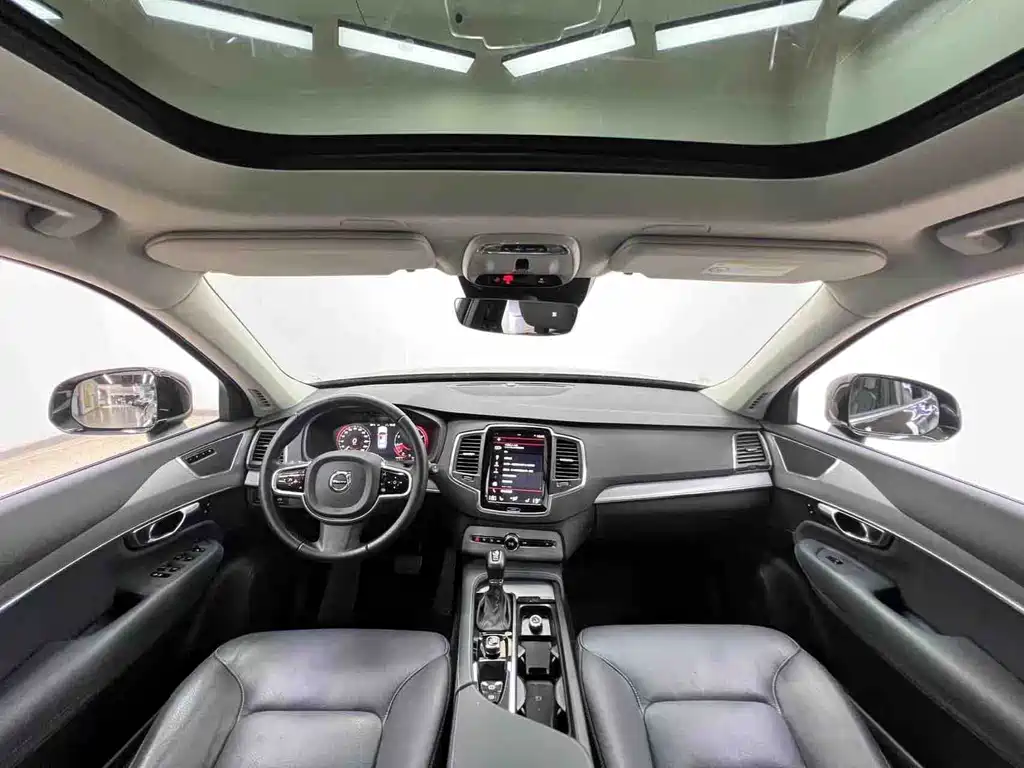 Volvo XC90 2019 — фото 12