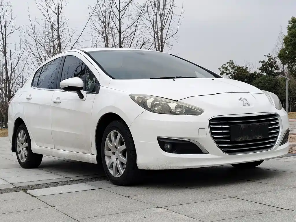 Peugeot 308 2013 — фото 10