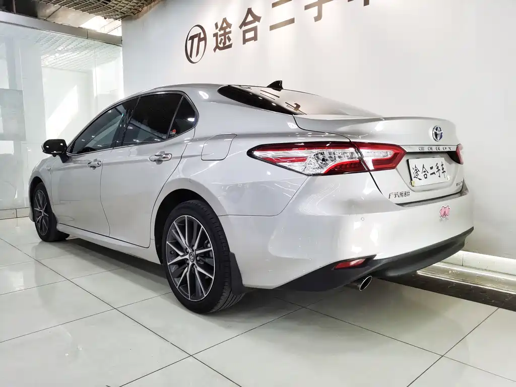 Toyota Camry 2022 — фото 6