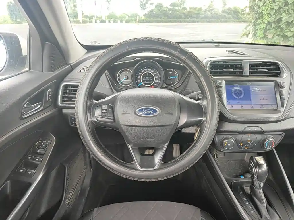 Ford Escort 2019 — фото 11