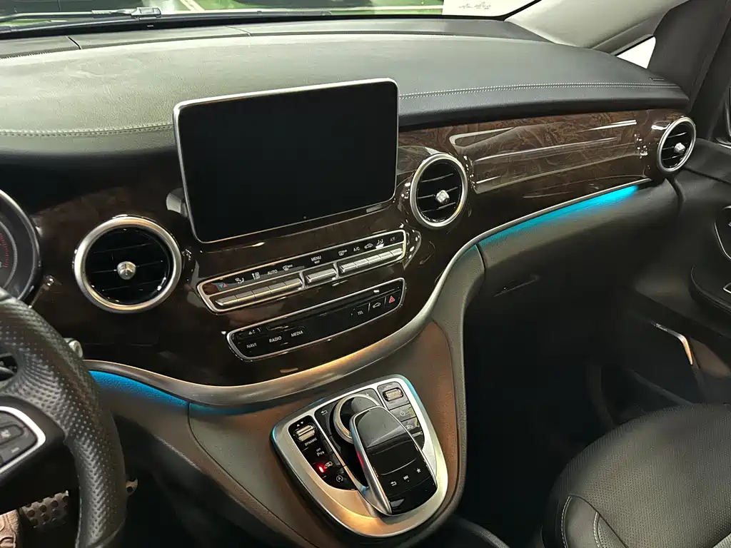 Mercedes-Benz V-Class 2018 — фото 8