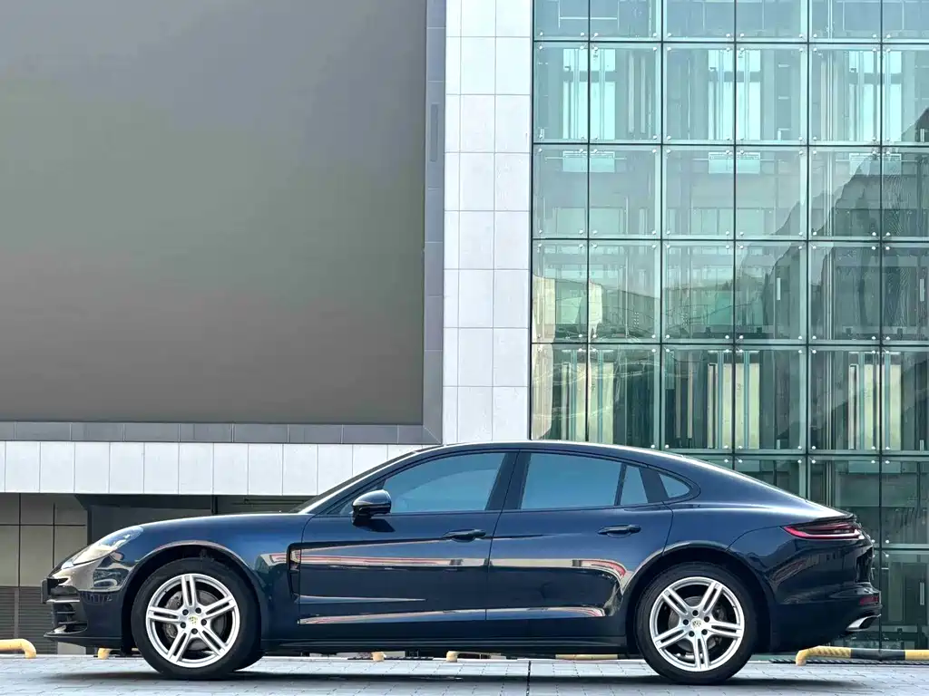 Porsche Panamera 2017 — фото 10