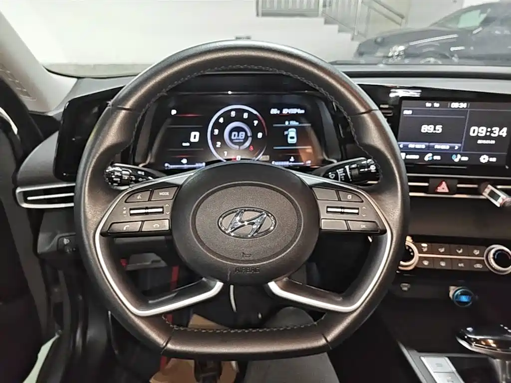 Hyundai Elantra 2022 — фото 11