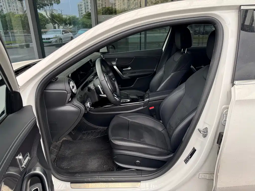 Mercedes-Benz A-Class 2023 — фото 6