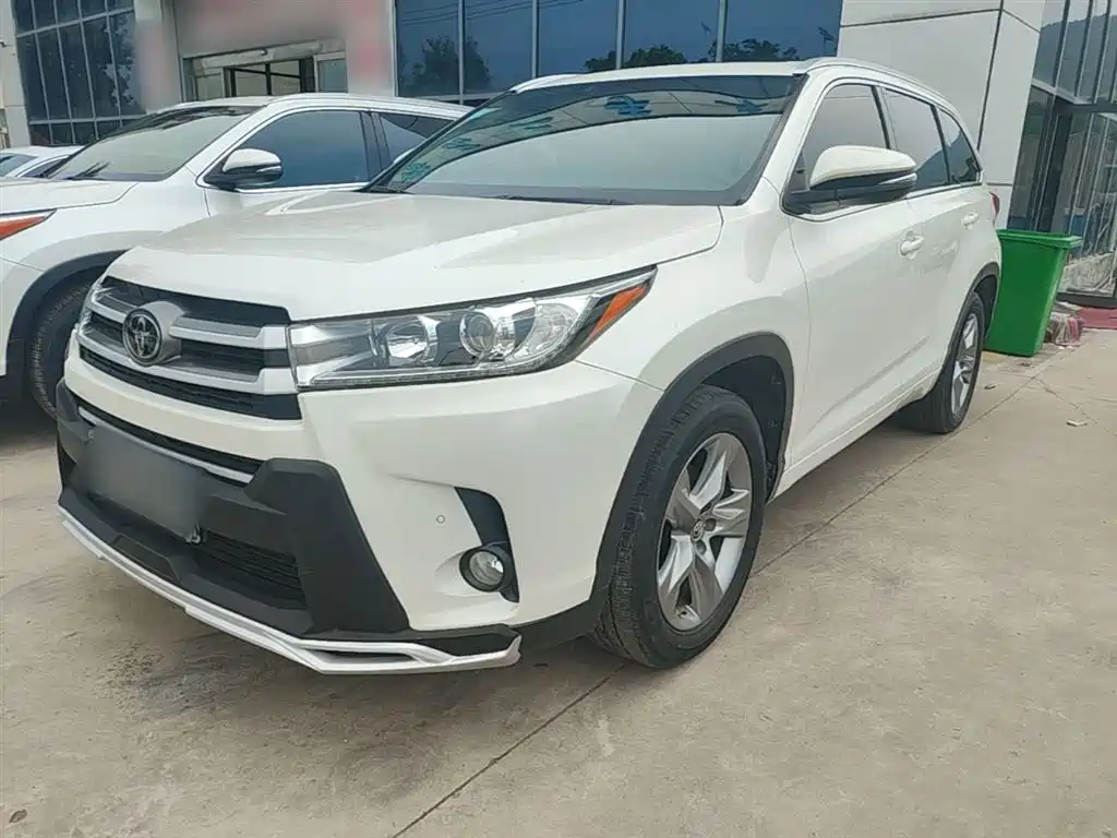 Toyota Highlander 2018 — фото 1
