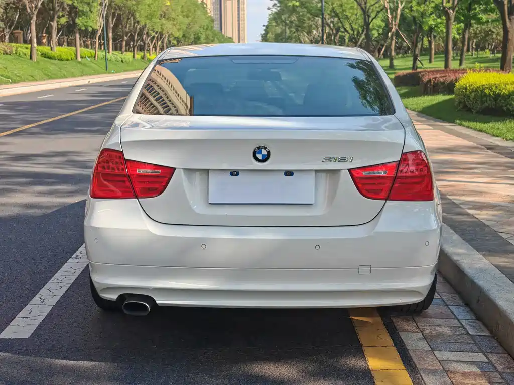BMW 3 Series 2011 — фото 10