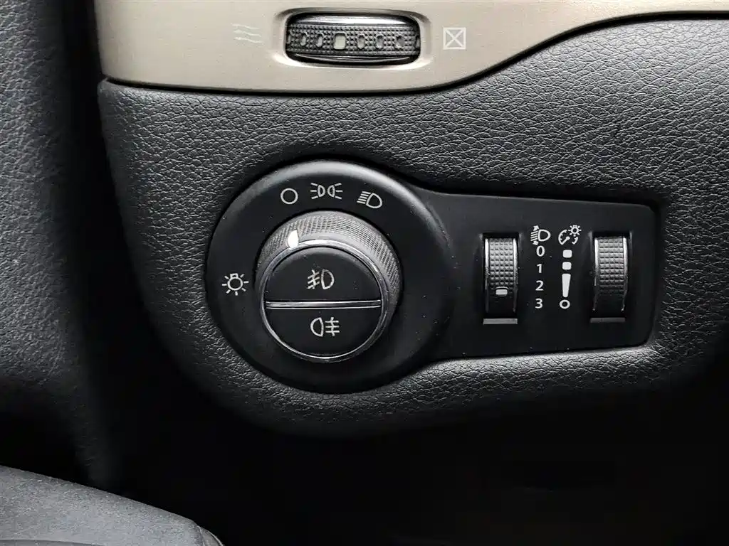 Jeep Cherokee 2016 — фото 21