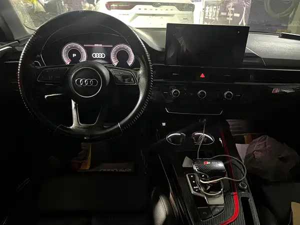 Audi A4L 2020