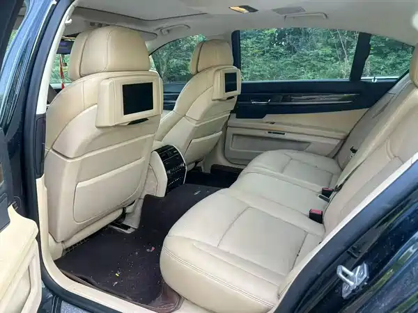 BMW 7 Series 2011