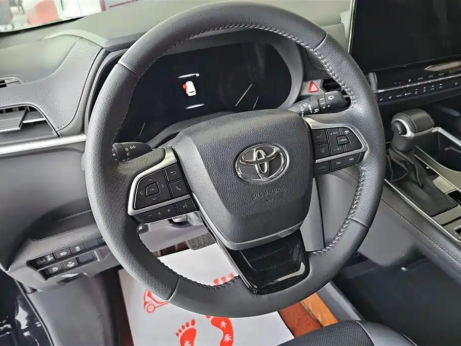 Toyota Sienna 2023 — фото 15