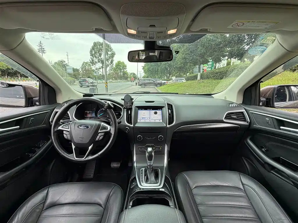 Ford Edge 2017 — фото 11