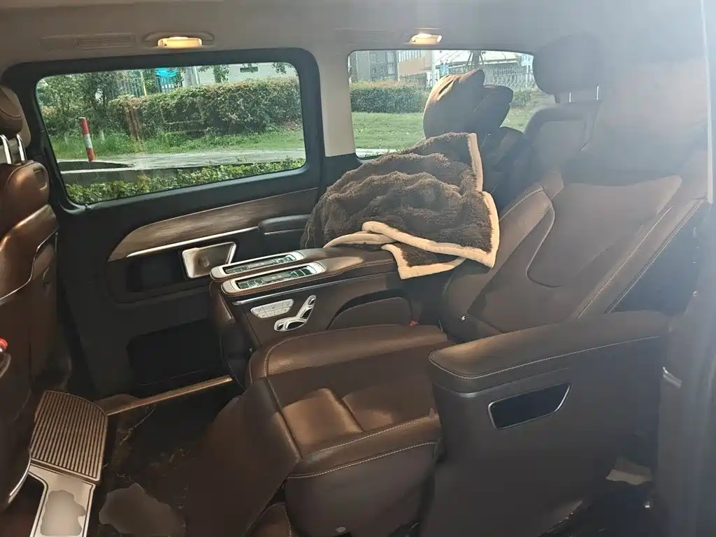 Mercedes-Benz V-Class 2023 — фото 15