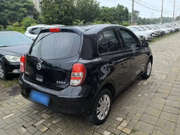 Nissan March 2016