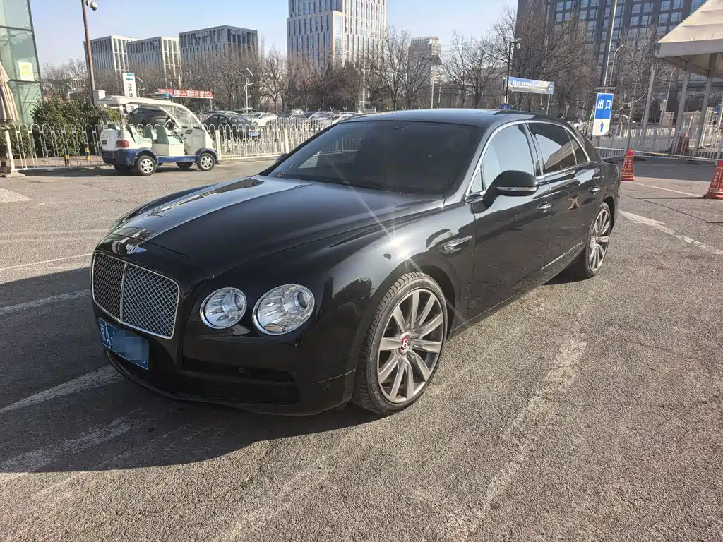 Bentley Flying Spur 2018 — фото 1