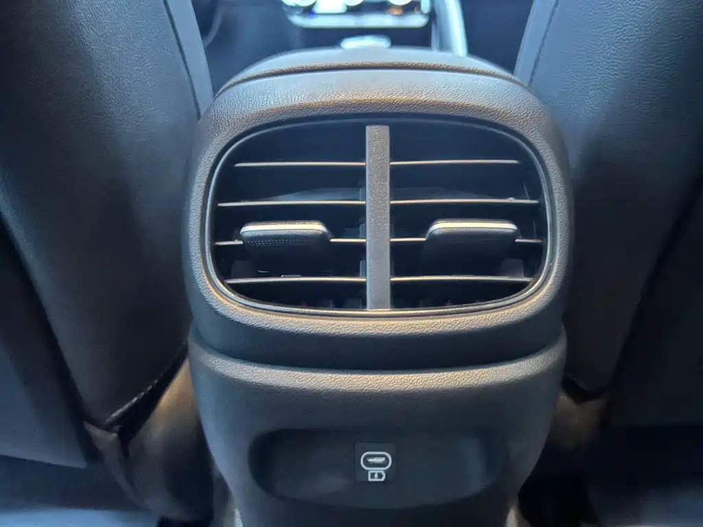 Hyundai Elantra 2023 — фото 15