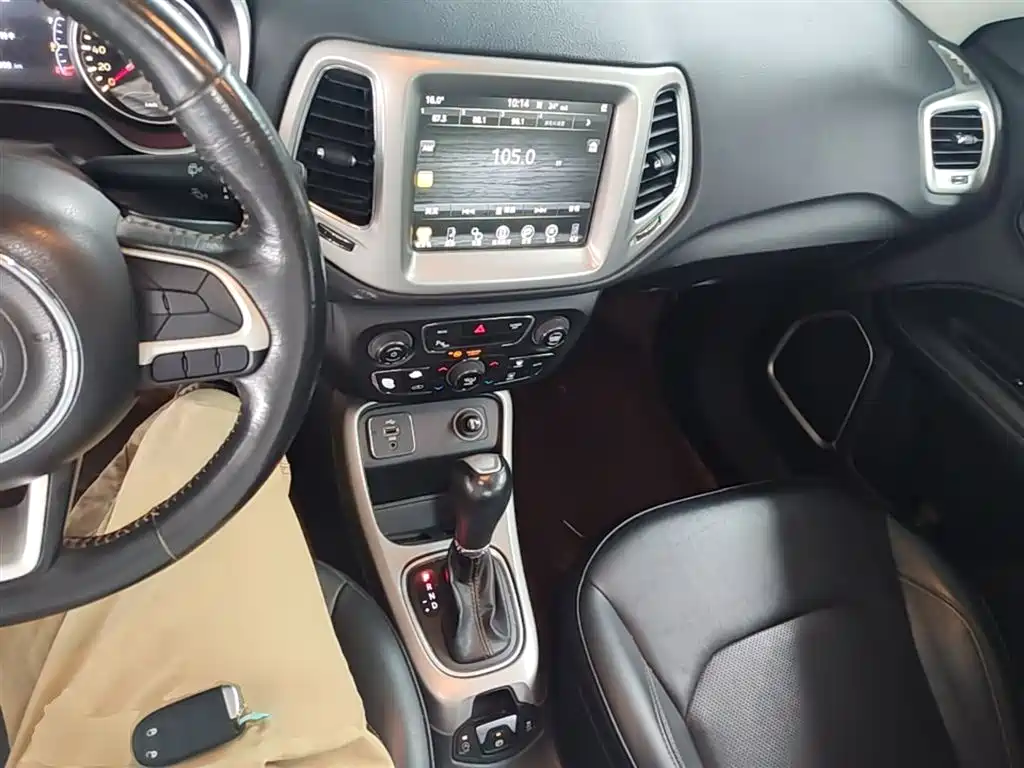 Jeep Compass 2018 — фото 10