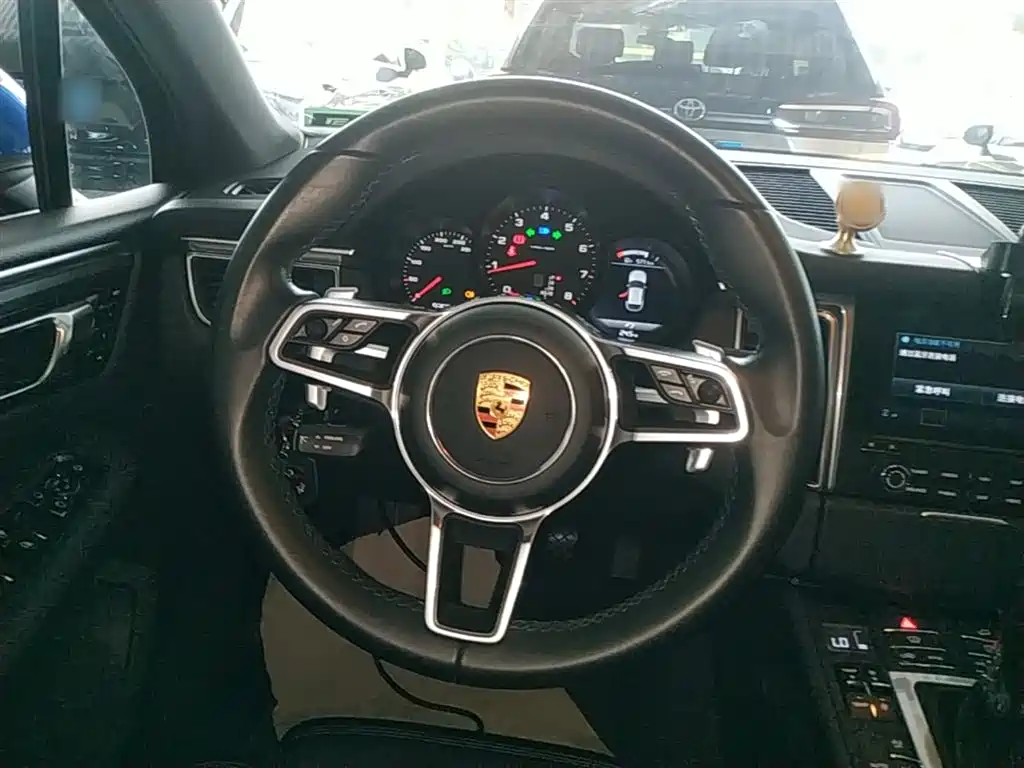 Porsche Macan 2018 — фото 11