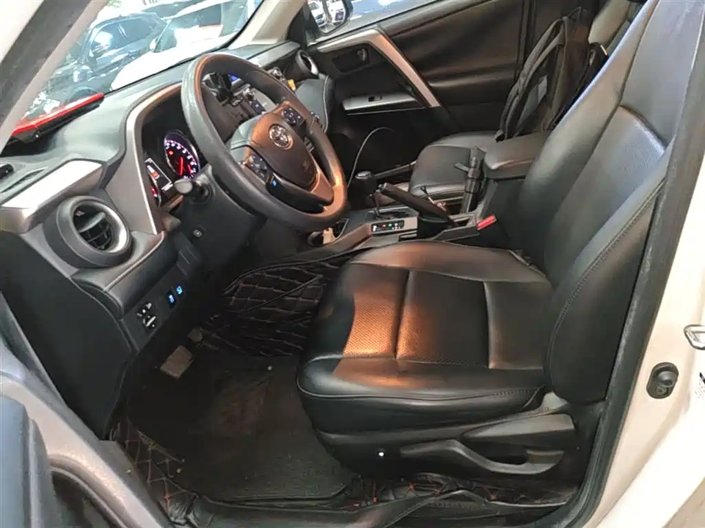 Toyota RAV4 2019 — фото 15