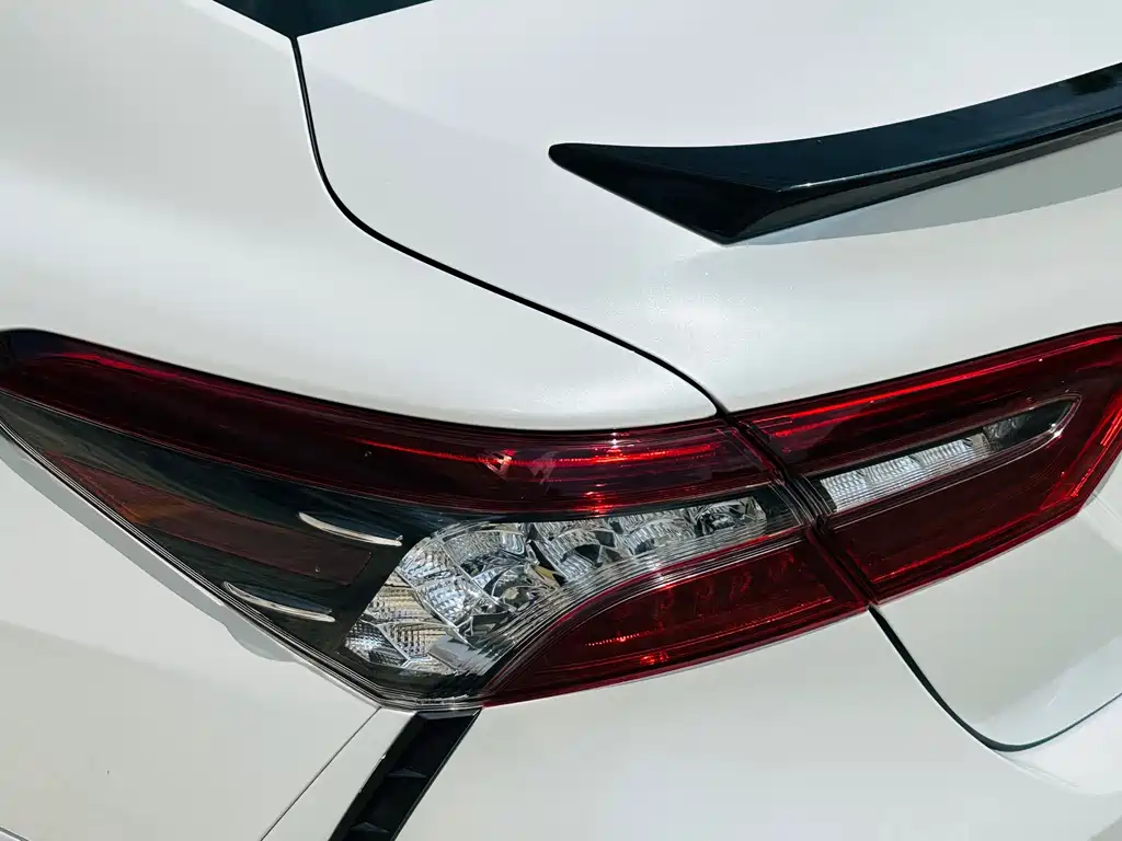 Toyota Camry 2023 — фото 21