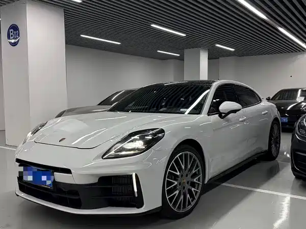 Porsche Panamera 2025