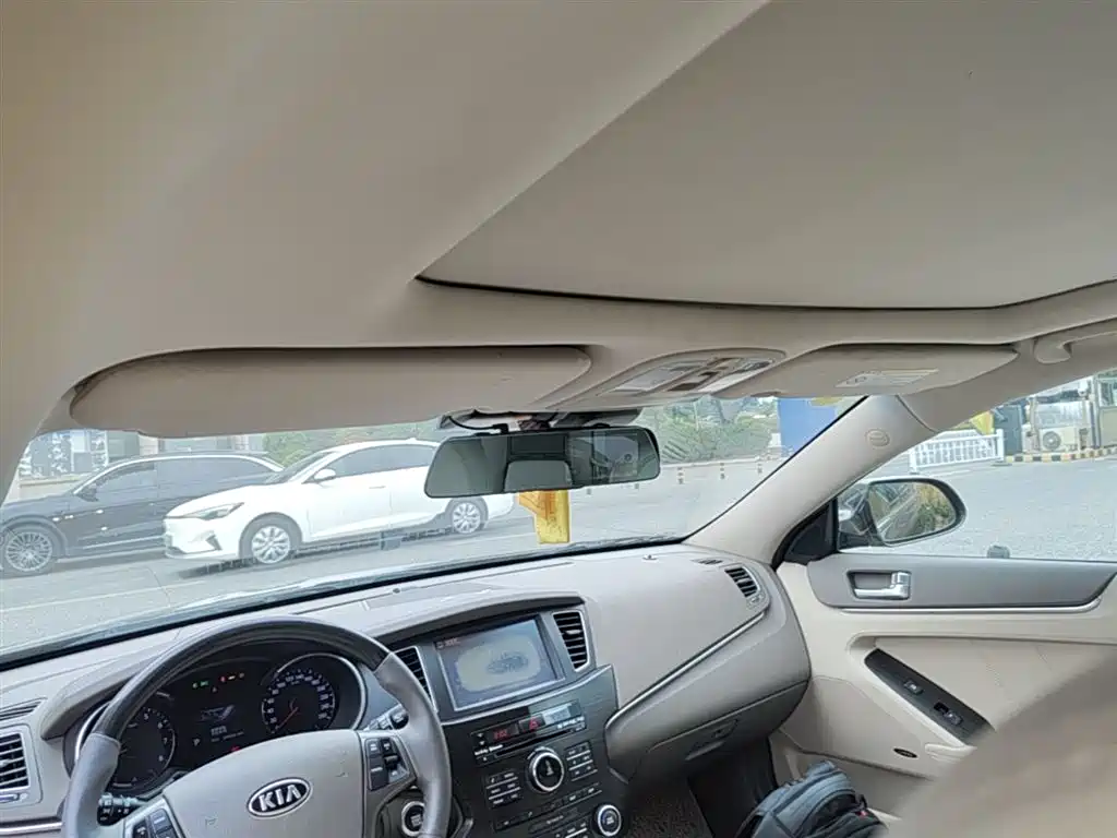 Kia Cadenza 2016 — фото 18