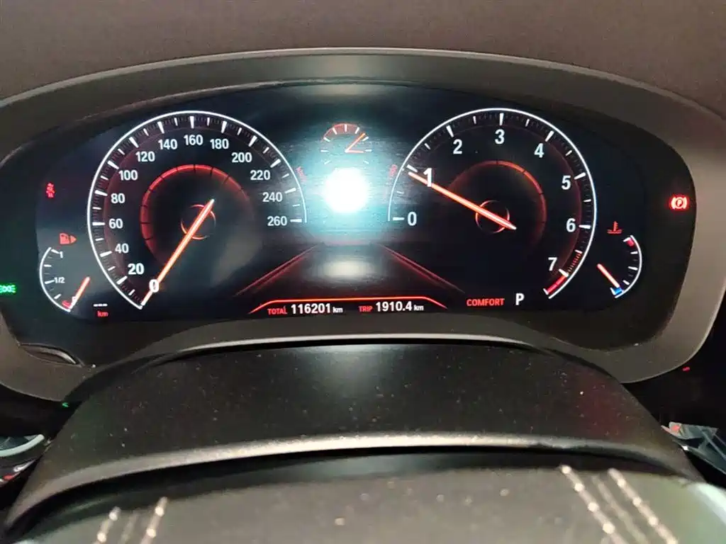BMW 5 Series 2019 — фото 12