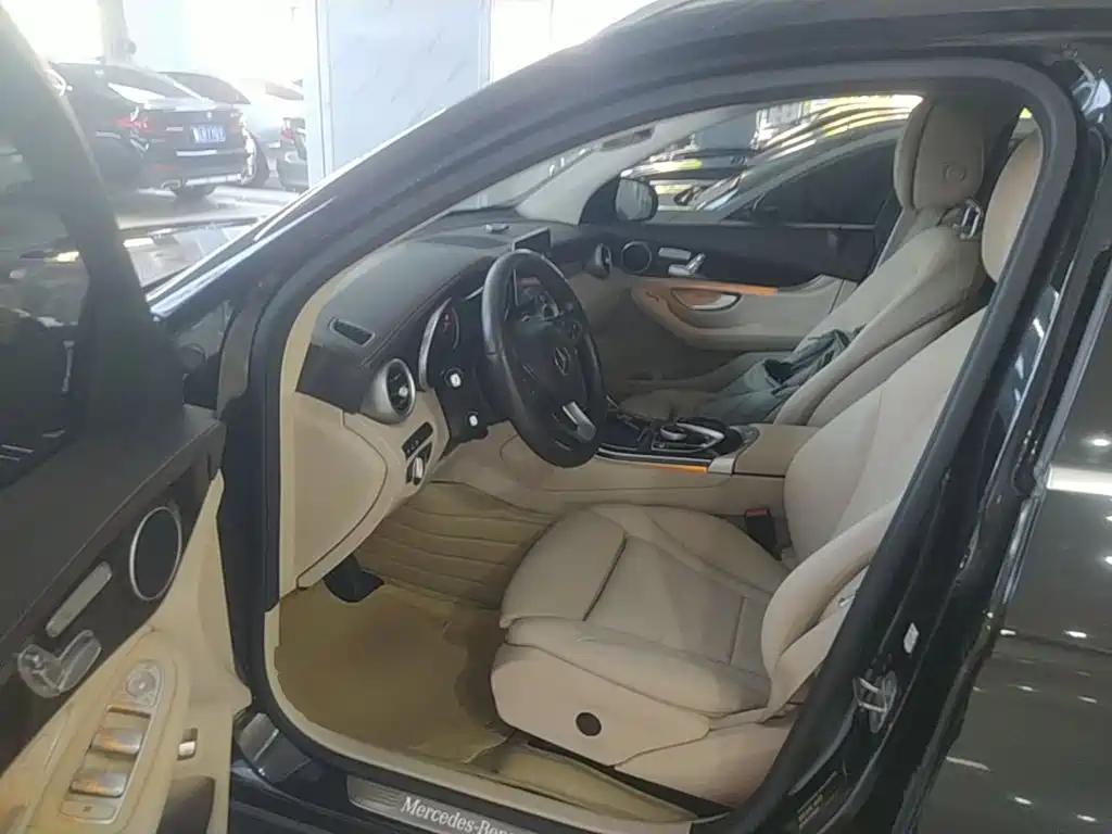 Mercedes-Benz GLC 2018 — фото 12