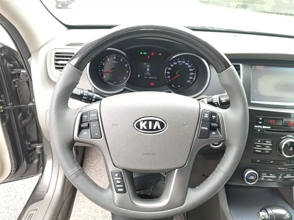 Kia Cadenza 2016 — фото 11