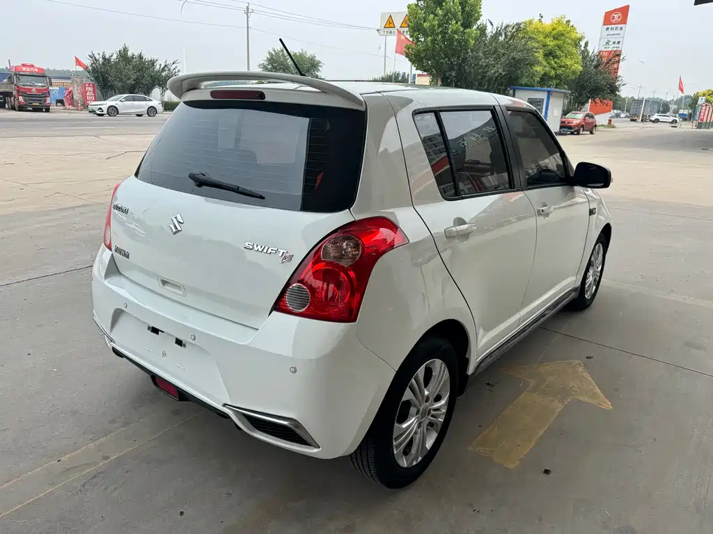 Suzuki Swift 2014 — фото 14