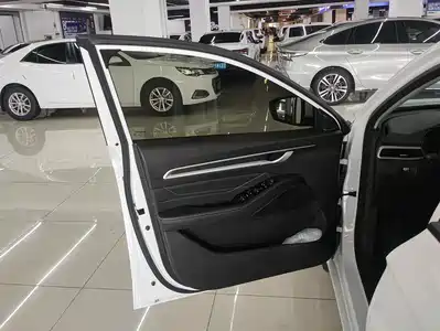 Geely Emgrand 2024