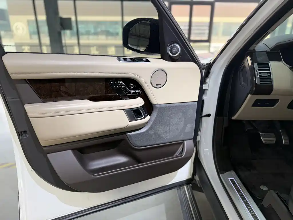 Land Rover Range Rover 2022 — фото 16
