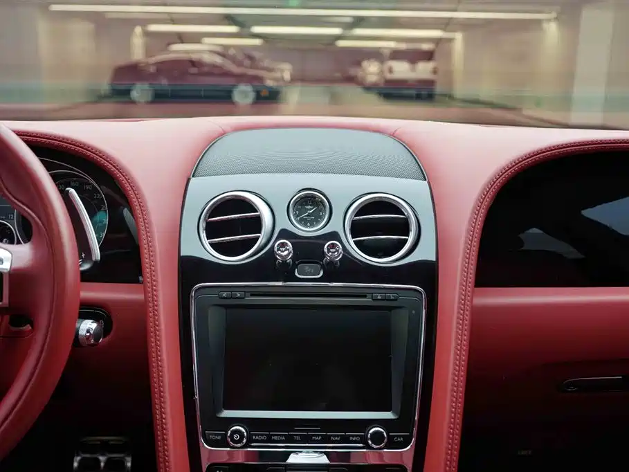Bentley Flying Spur 2017 — фото 19