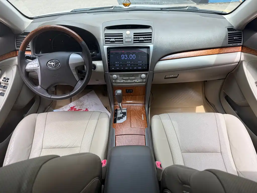 Toyota Camry 2011 — фото 10