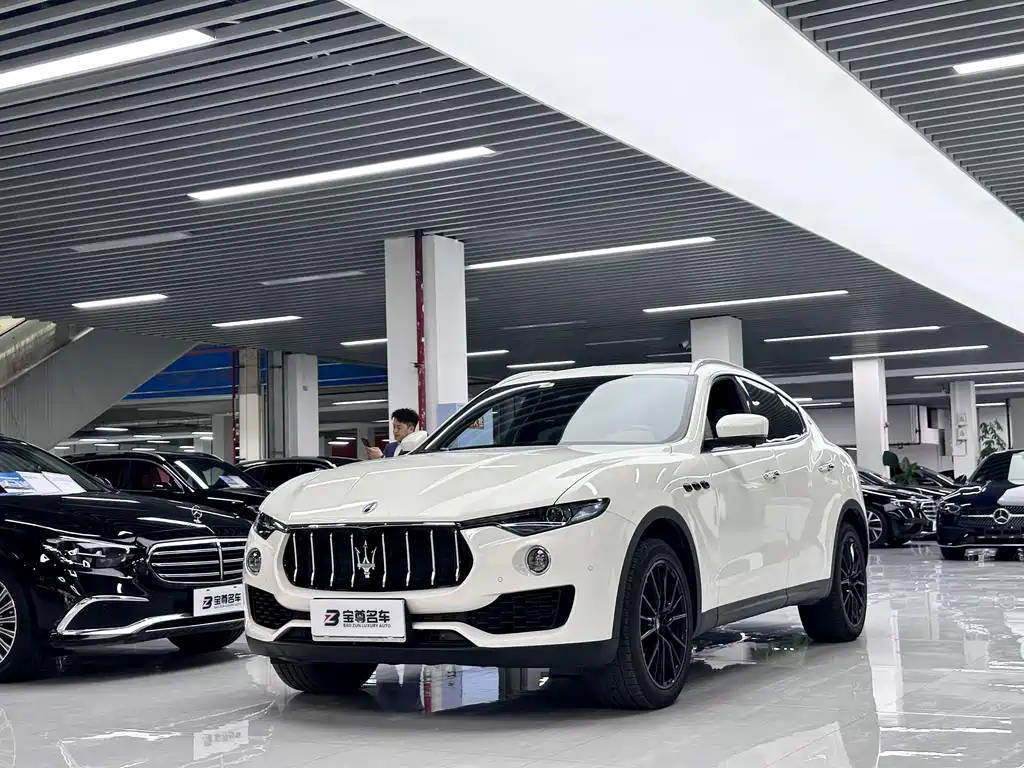 Maserati Levante 2021 — фото 1