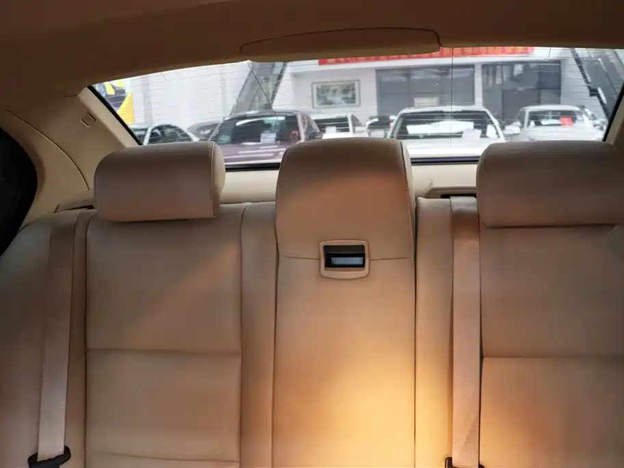 BMW 5 Series 2010 — фото 21