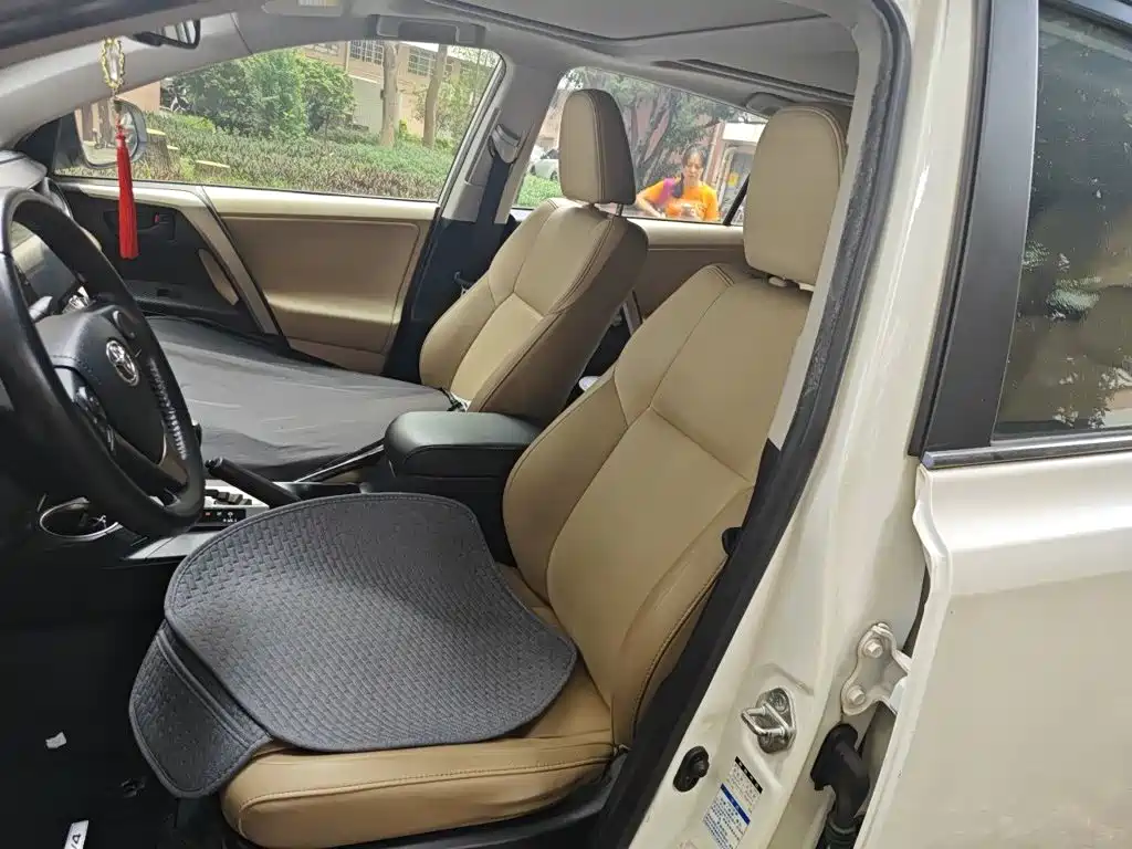 Toyota RAV4 2015 — фото 11