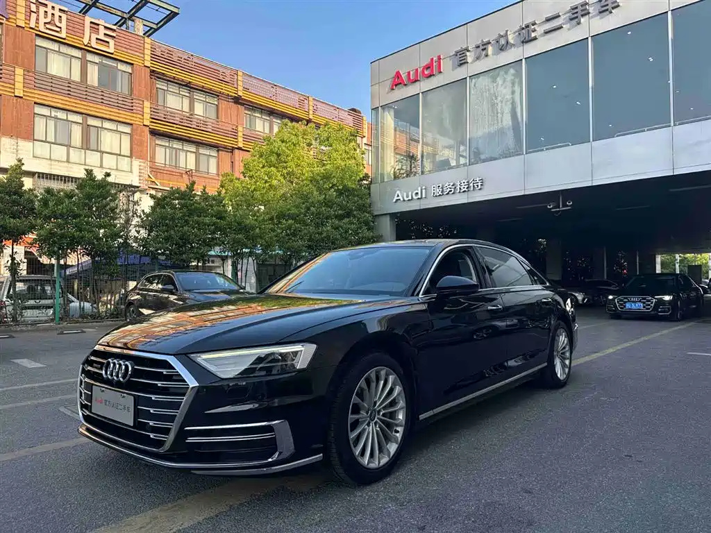 Audi A8 2018 — фото 1