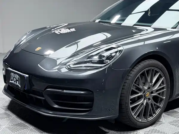 Porsche Panamera 2023
