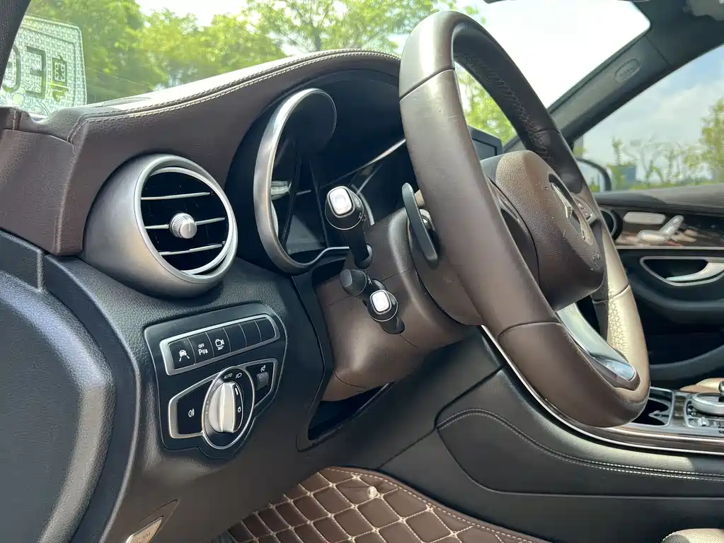 Mercedes-Benz GLC 2019 — фото 14