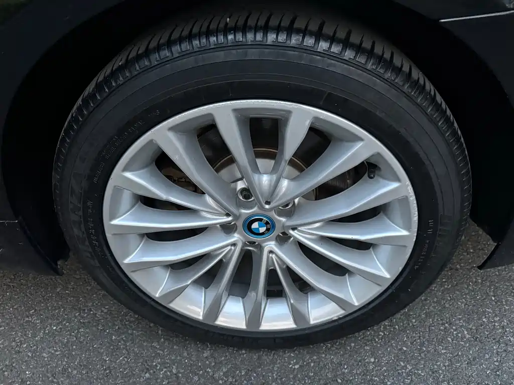 BMW 5 Series New Energy 2019 — фото 15