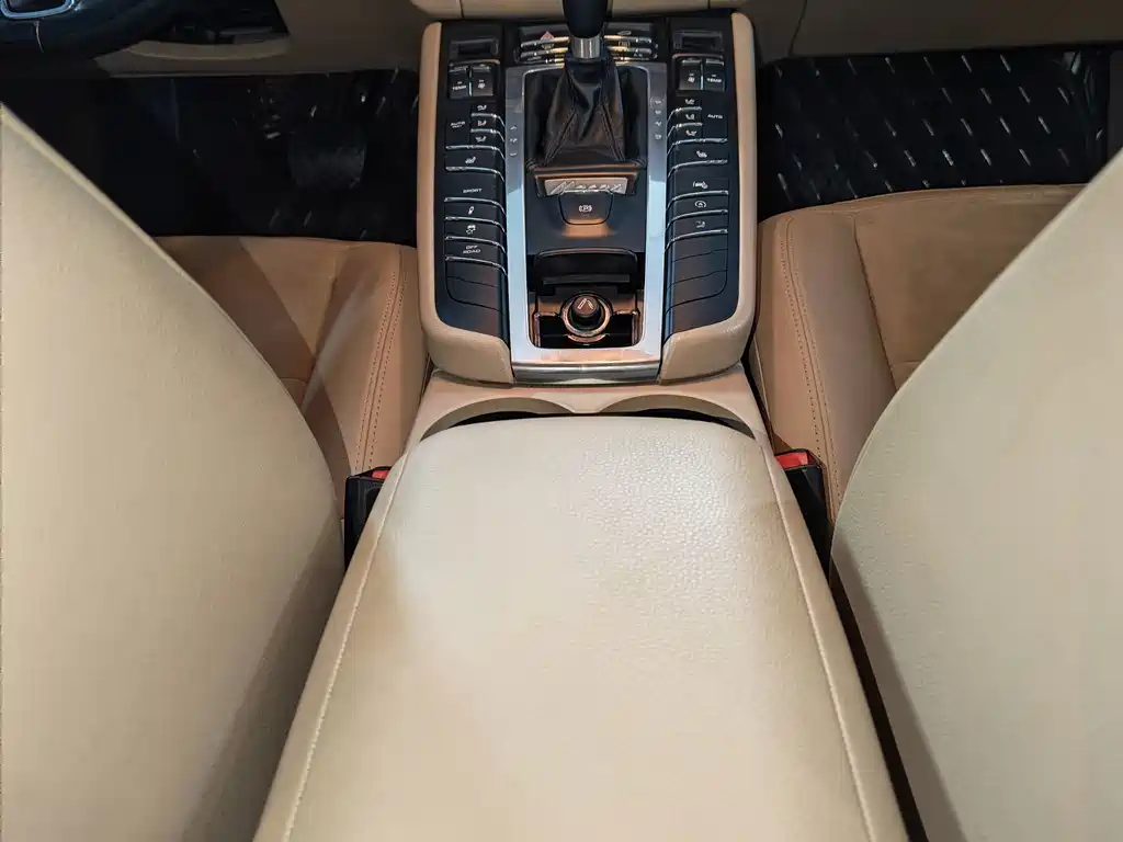 Porsche Macan 2019 — фото 10