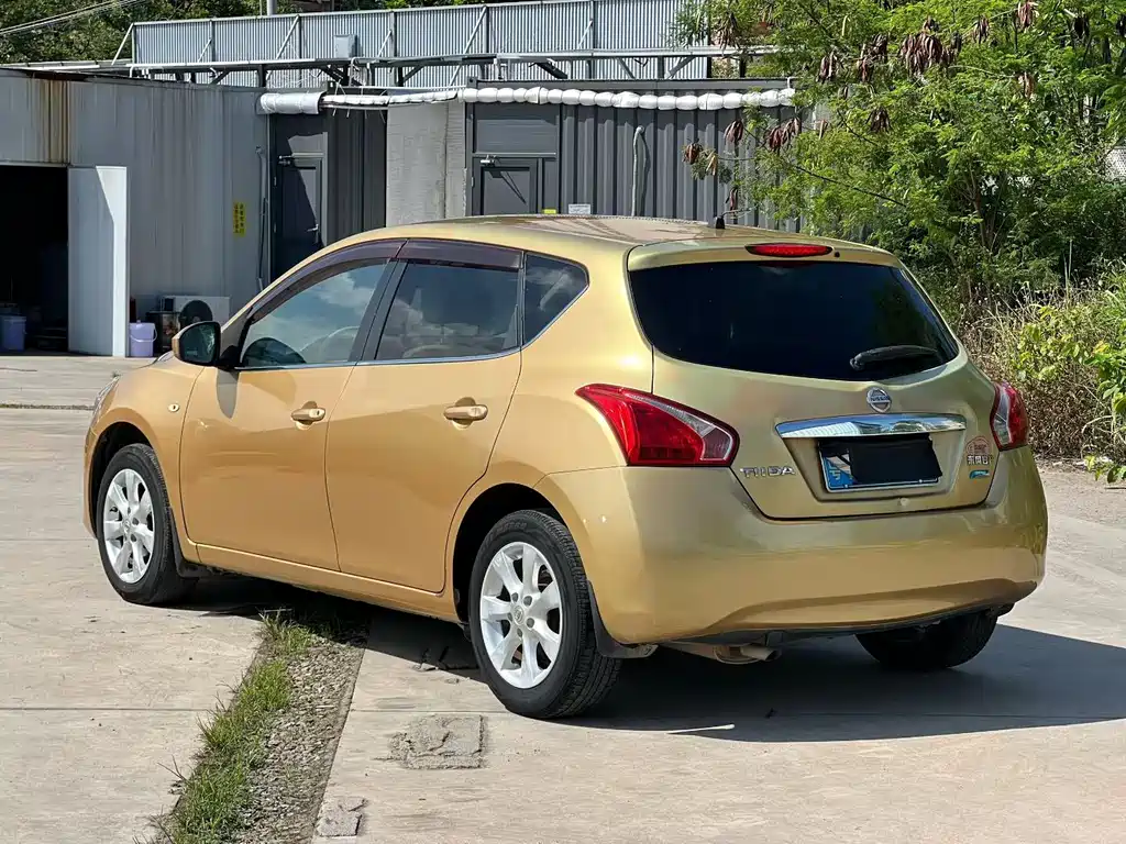 Nissan Tiida 2013