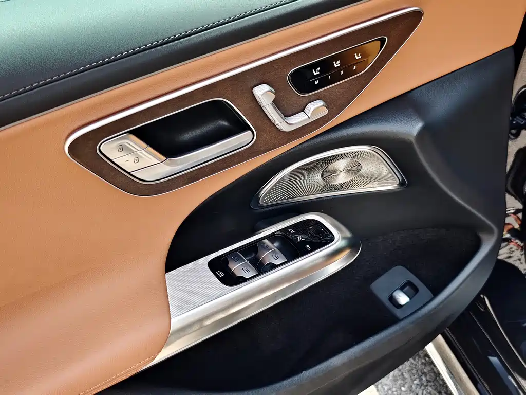 Mercedes-Benz E-Class 2025 — фото 11