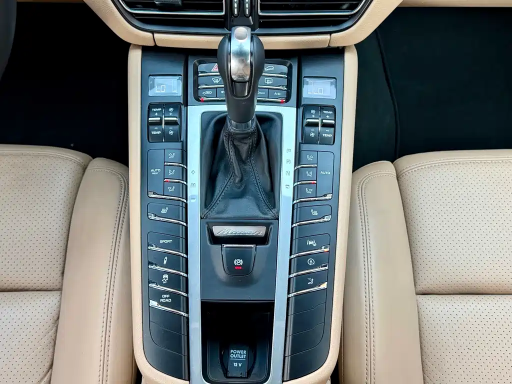 Porsche Macan 2020 — фото 13