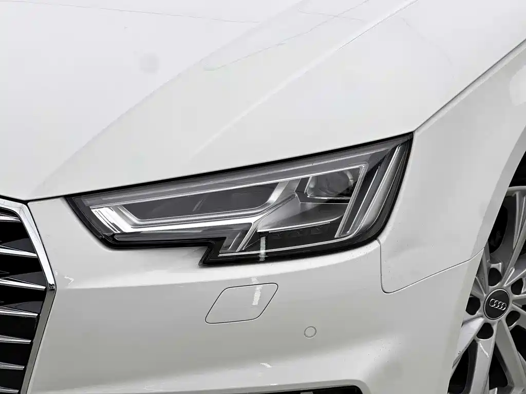 Audi A4L 2019 — фото 16