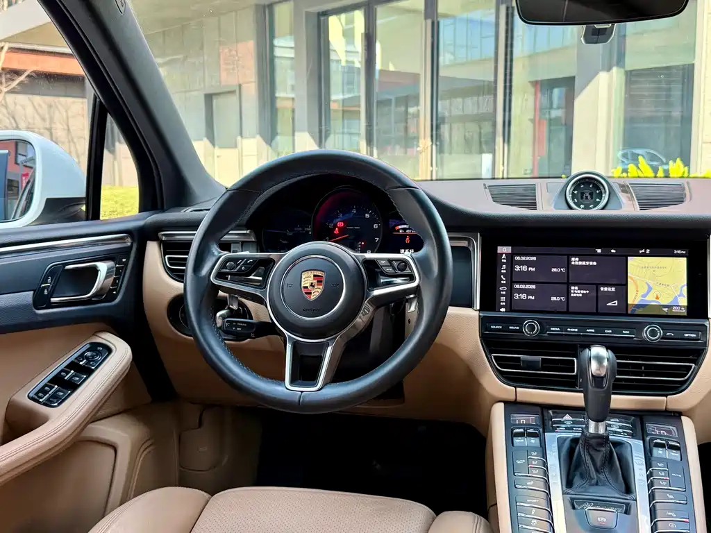 Porsche Macan 2020 — фото 22