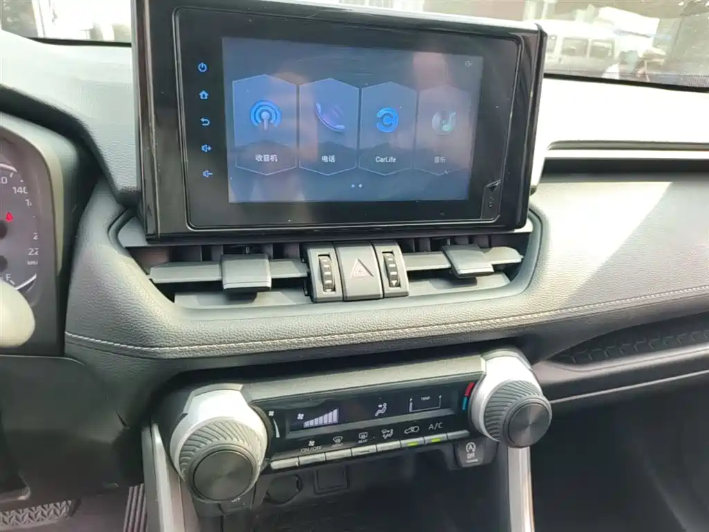 Toyota RAV4 2022 — фото 13
