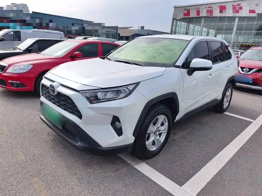 Toyota RAV4 2022 — фото 2
